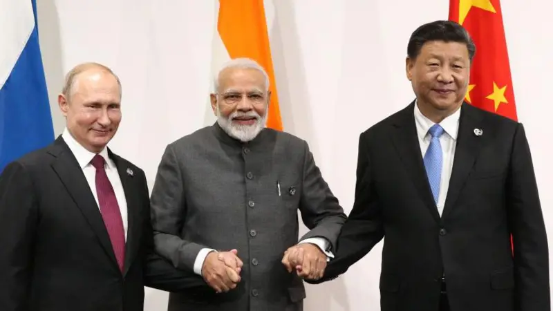 रूसी तेल का सबसे बड़ा ख़रीदार चीन, फिर भी ट्रंप के निशाने पर भारत